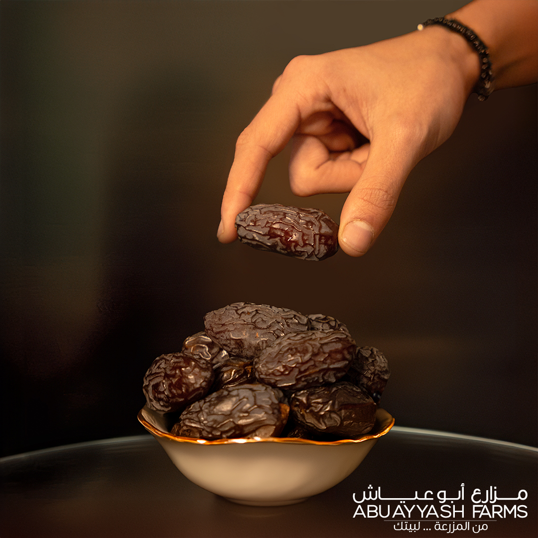 A large Abu Ayyash Medjool date